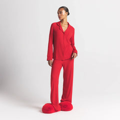 SOFT LOUNGE SLEEP SET | CHERRY ON A MODEL FRONT VIEW @ | FOCUS: 0.0, 1.0, 0.9