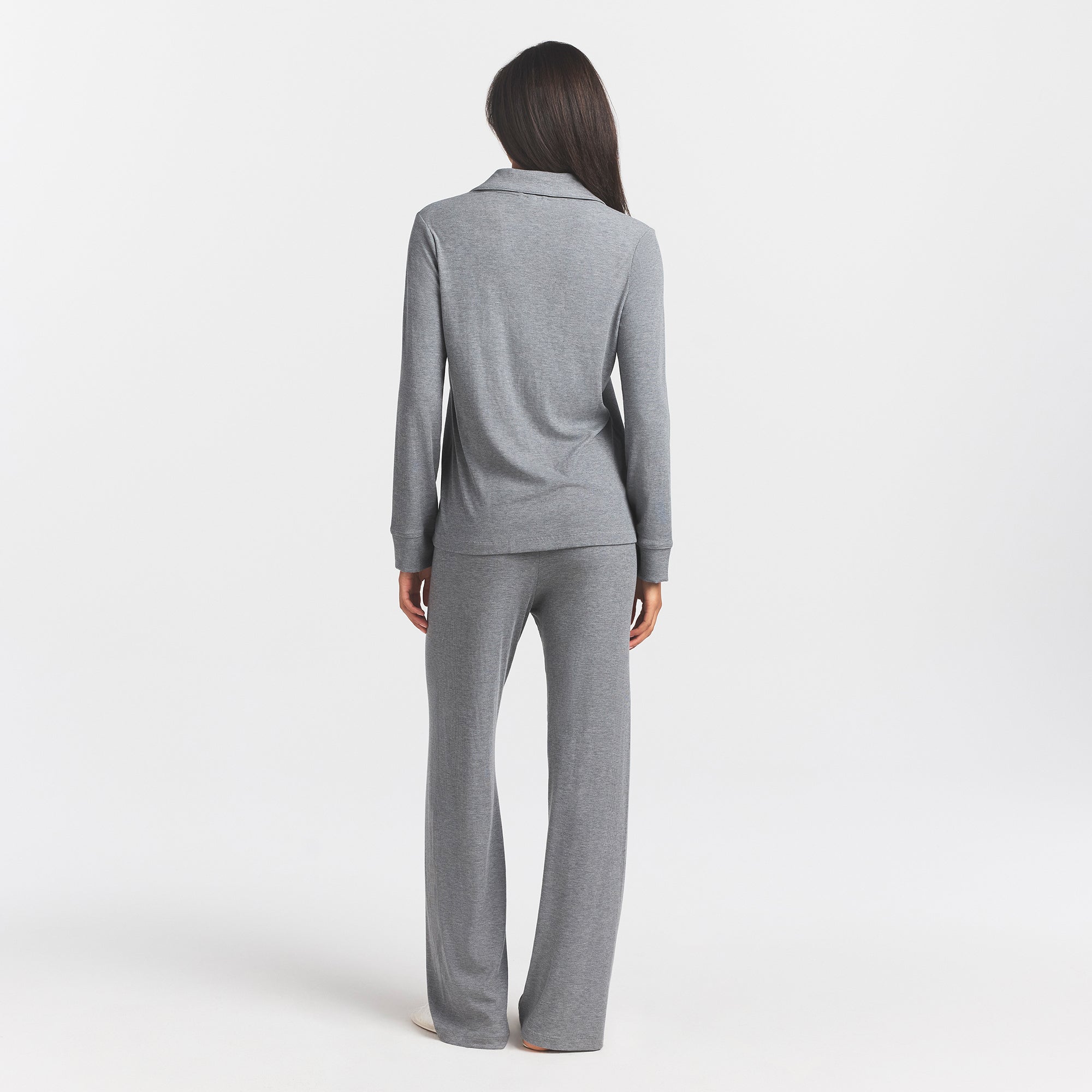 SOFT LOUNGE SLEEP SET | HEATHER GREY ON A MODEL BACK VIEW