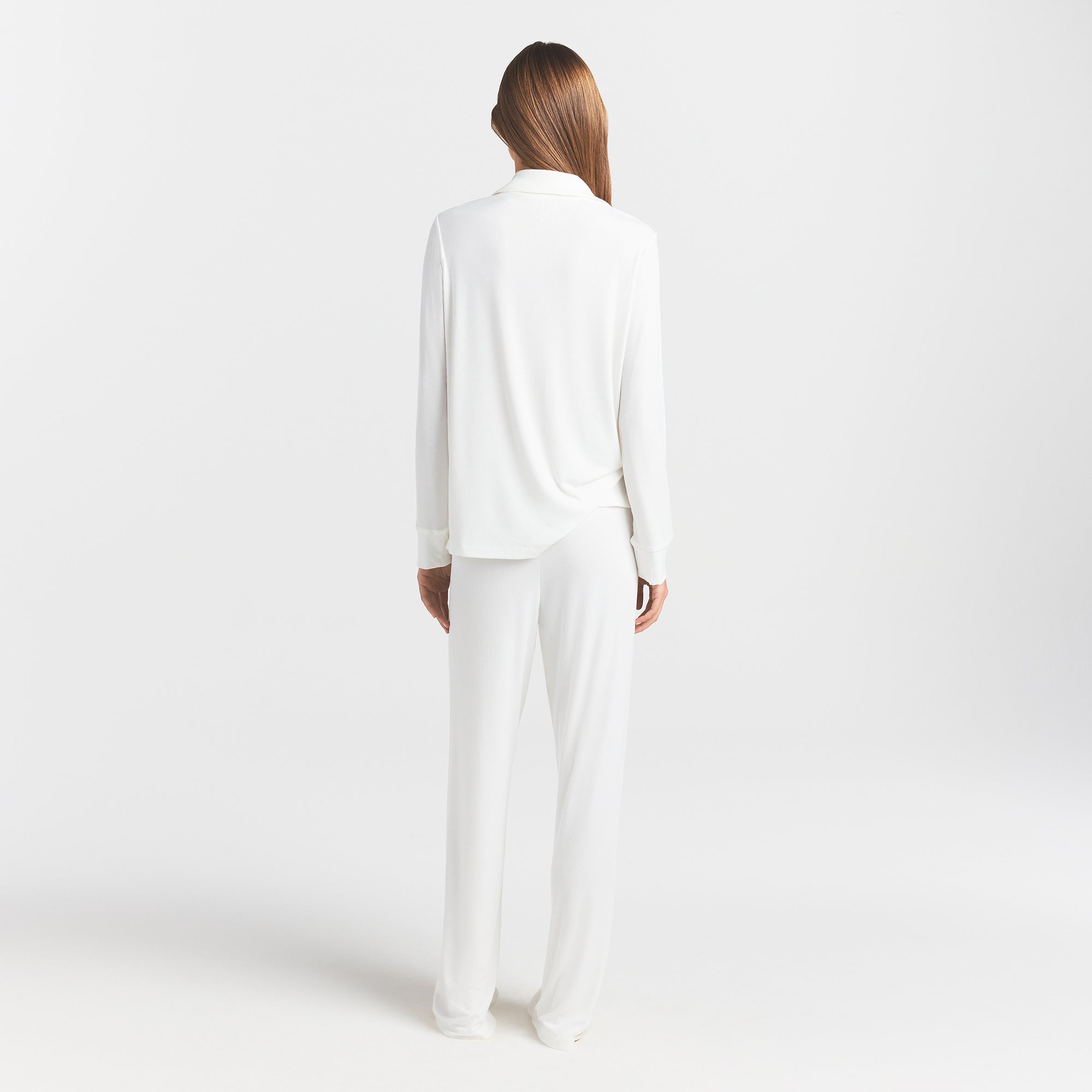 SOFT LOUNGE SLEEP SET | MARBLE ON A MODEL BACK VIEW @ | FOCUS: 0.0, 1.0, 0.9
