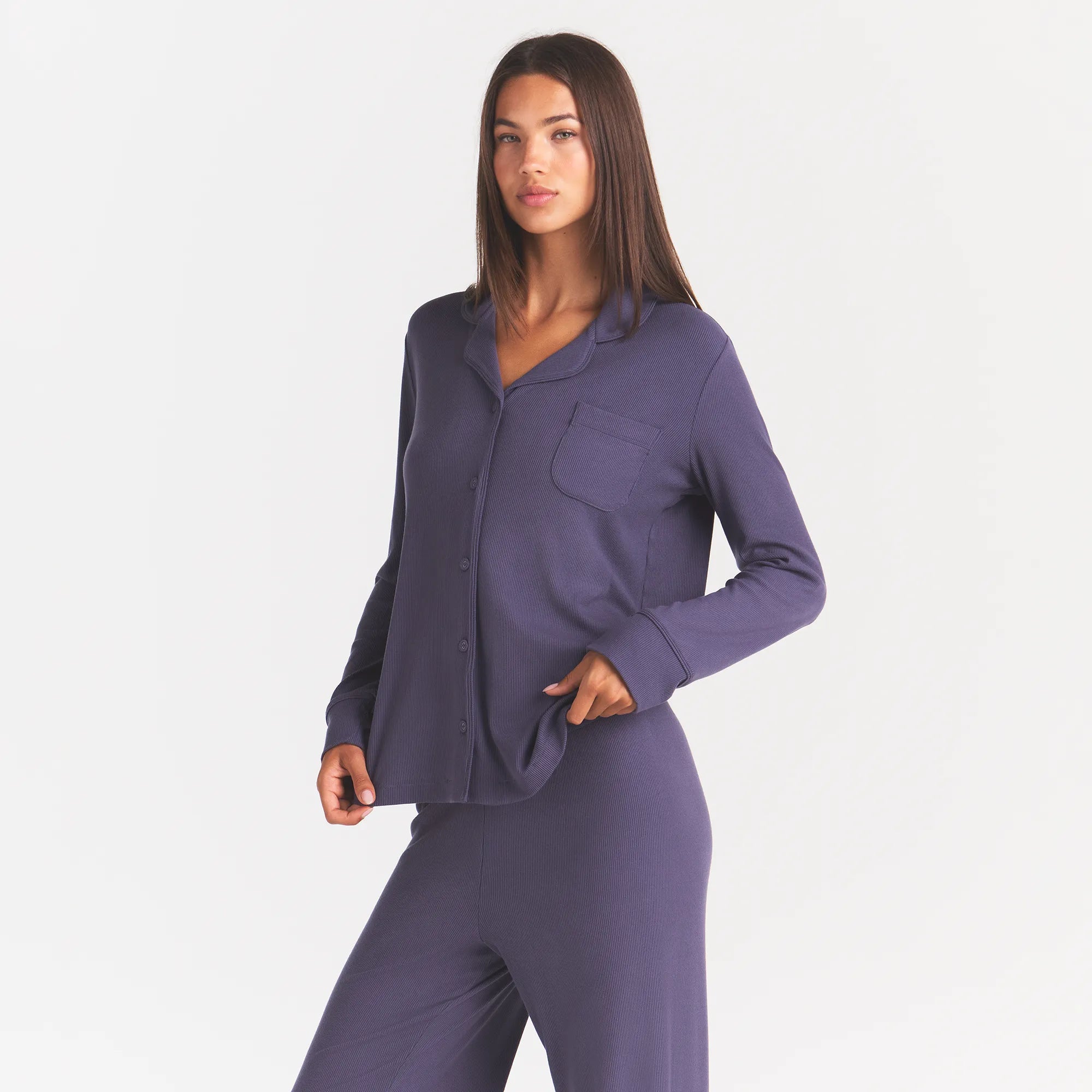 SOFT LOUNGE SLEEP SET | SLEET ON A MODEL FRONT VIEW@ | FOCUS: 0.0, 1.0, 0.9