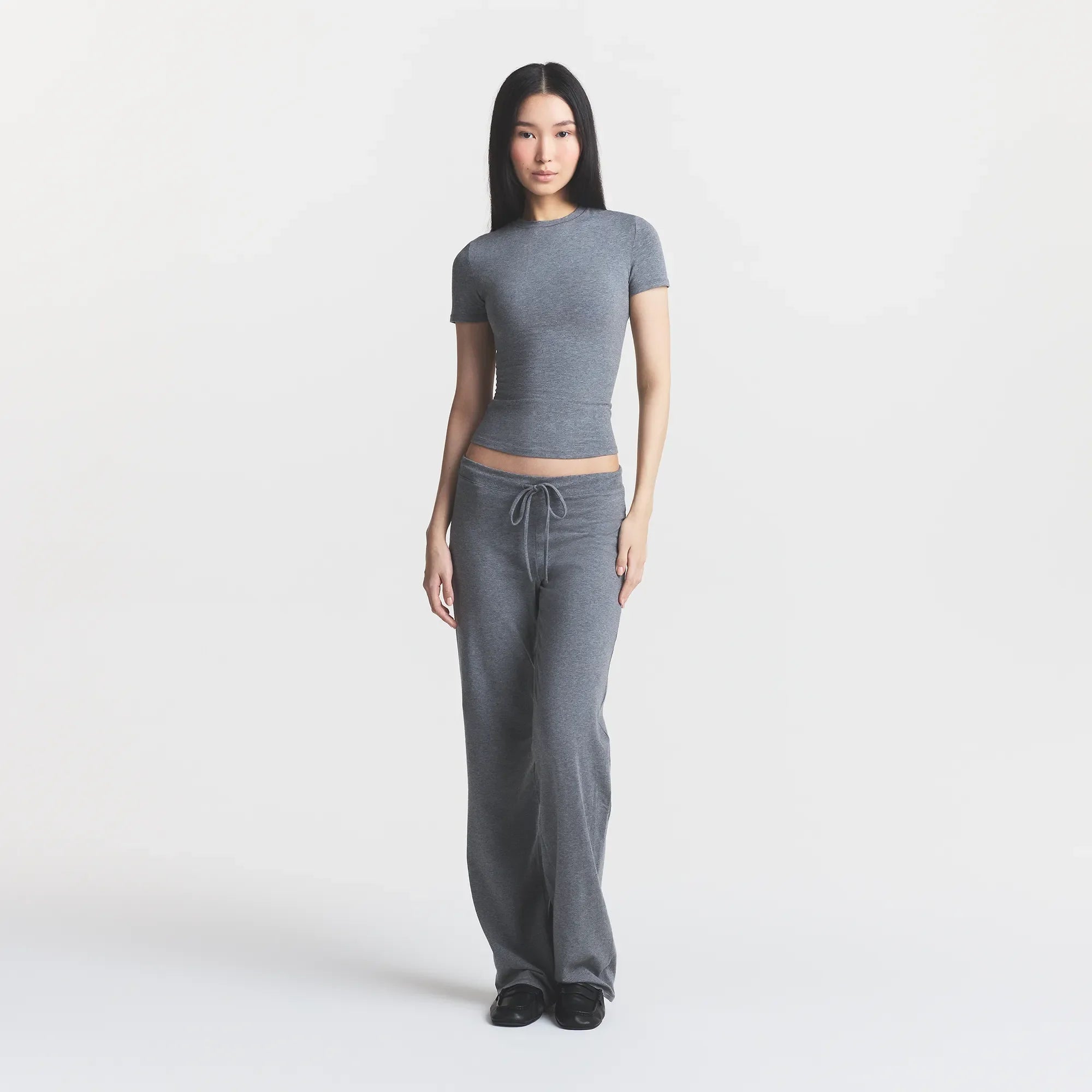 COTTON JERSEY T-SHIRT | DARK HEATHER GREY ON A MODEL FRONT VIEW @ | FOCUS: 0.0, 1.0, 0.9