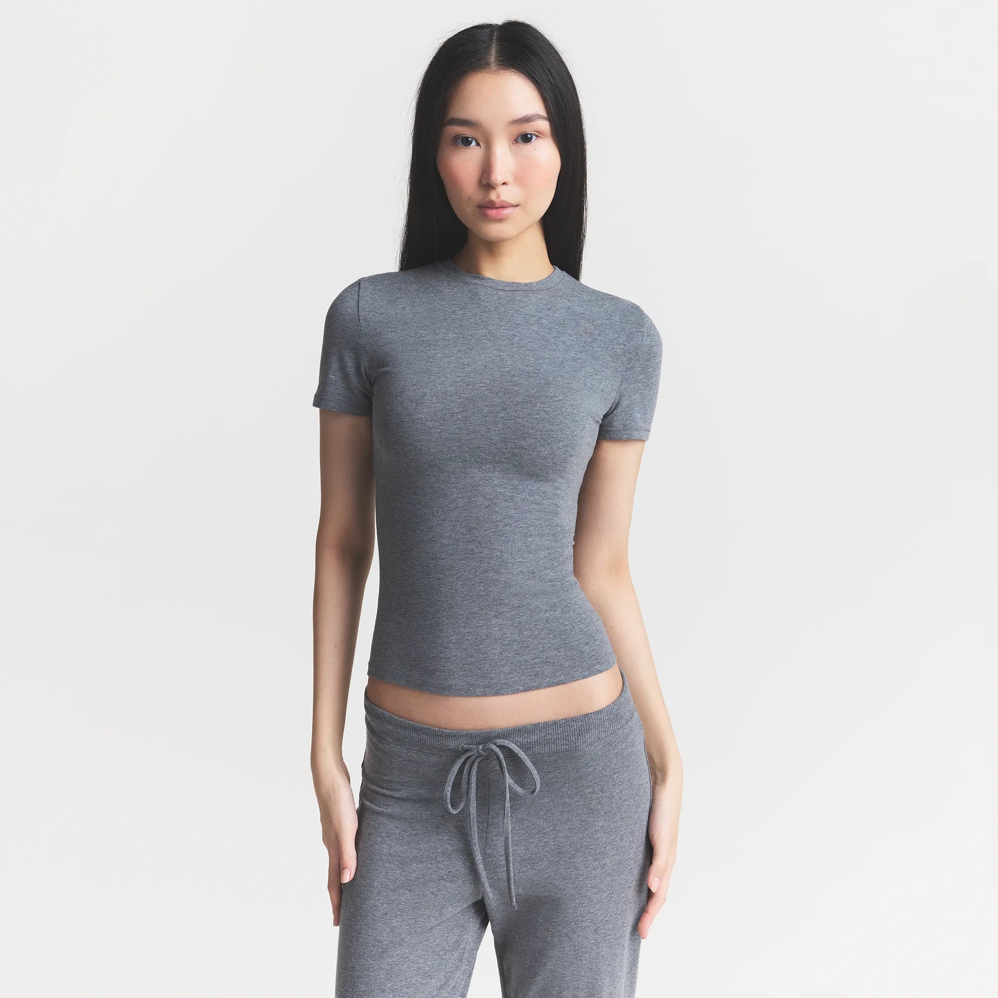 COTTON JERSEY T-SHIRT | DARK HEATHER GREY ON A MODEL FRONT VIEW @ | FOCUS: 0.0, 1.0, 0.9