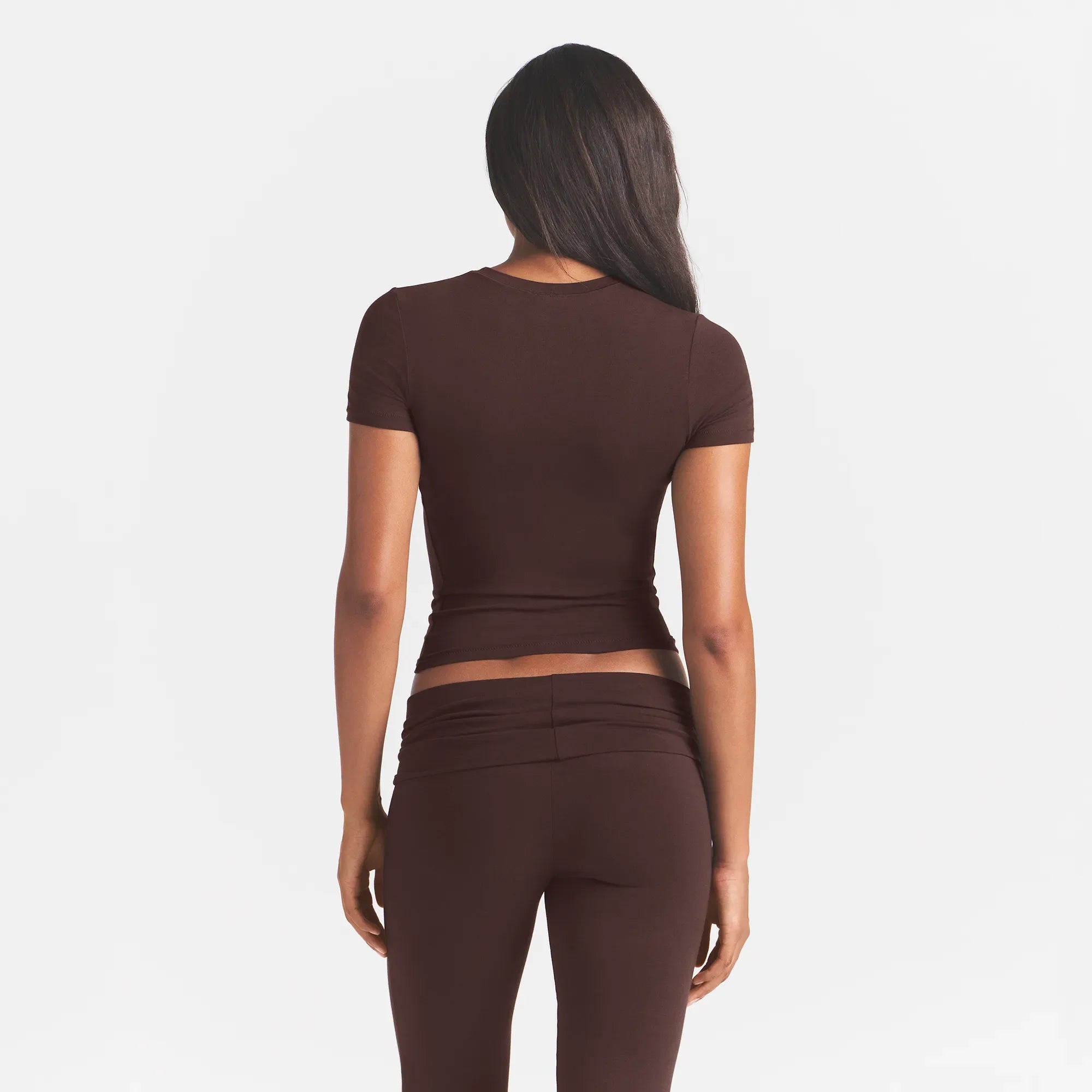 COTTON JERSEY T-SHIRT | ESPRESSO ON A MODEL BACK VIEW @ | FOCUS: 0.0, 1.0, 0.9
