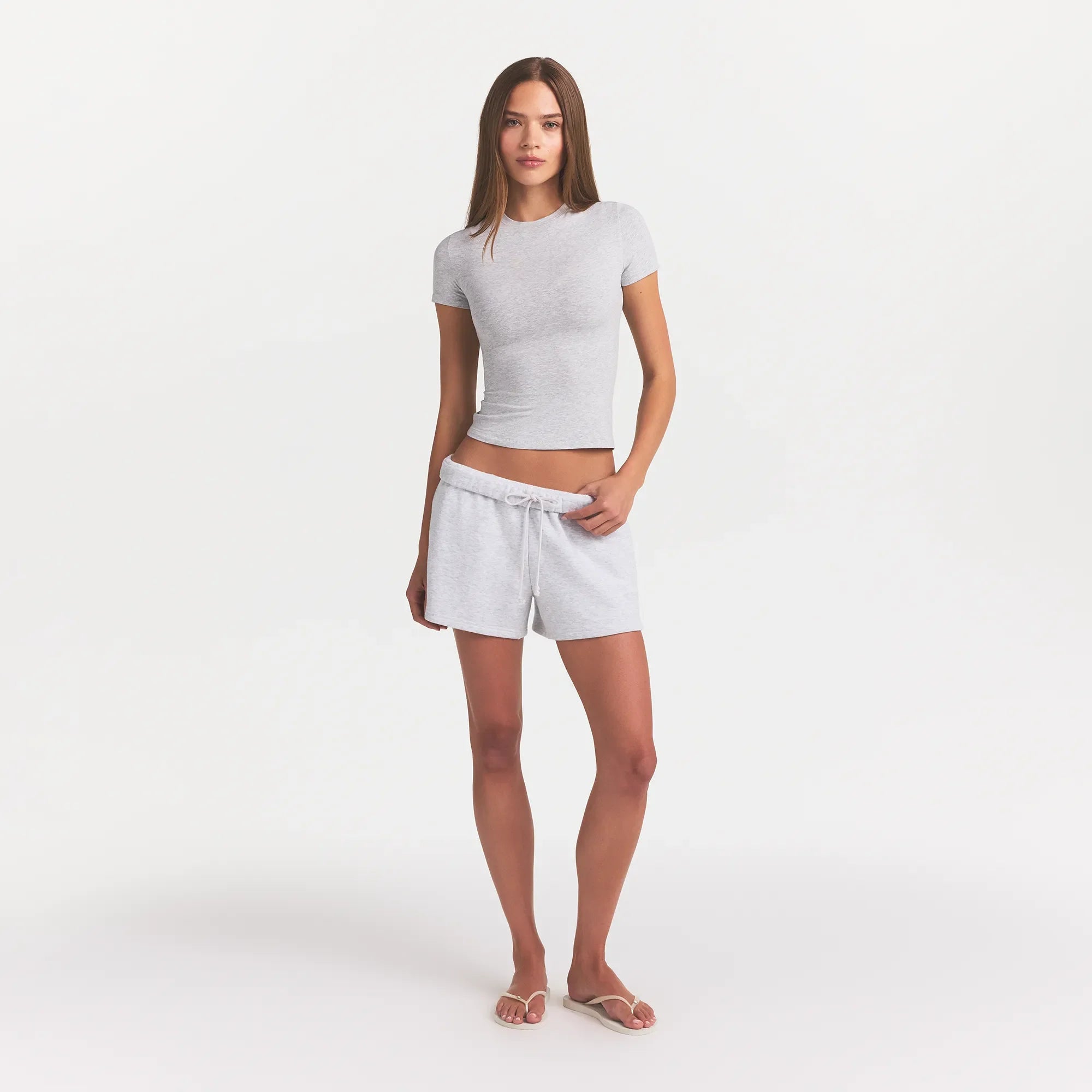 COTTON JERSEY T-SHIRT | LIGHT HEATHER GREY ON A MODEL FRONT VIEW @ | FOCUS: 0.0, 1.0, 0.9