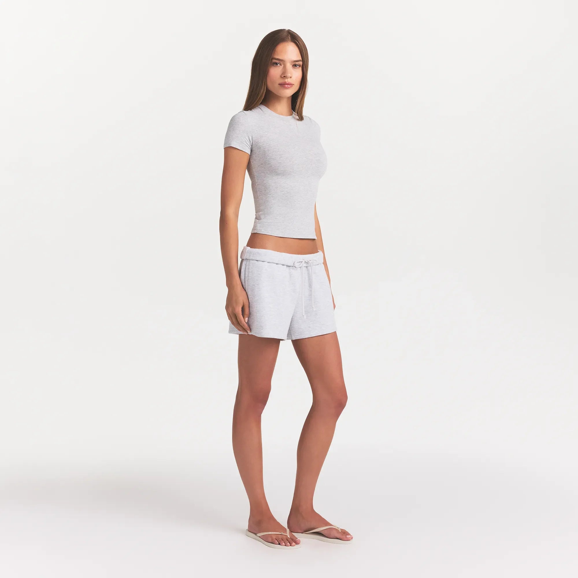 COTTON JERSEY T-SHIRT | LIGHT HEATHER GREY ON A MODEL SIDE VIEW @ | FOCUS: 0.0, 1.0, 0.9
