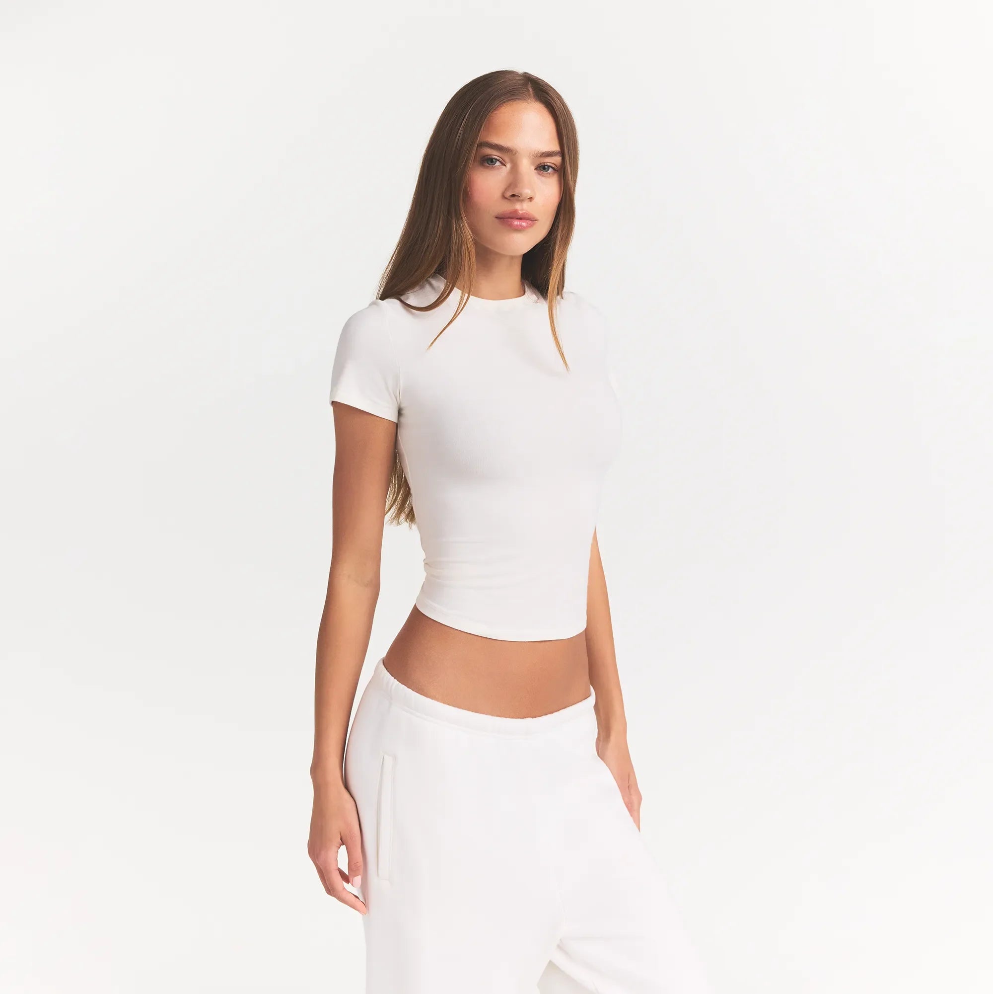 COTTON JERSEY T-SHIRT | MARBLE ON A MODEL SIDE VIEW @ | FOCUS: 0.0, 1.0, 0.9