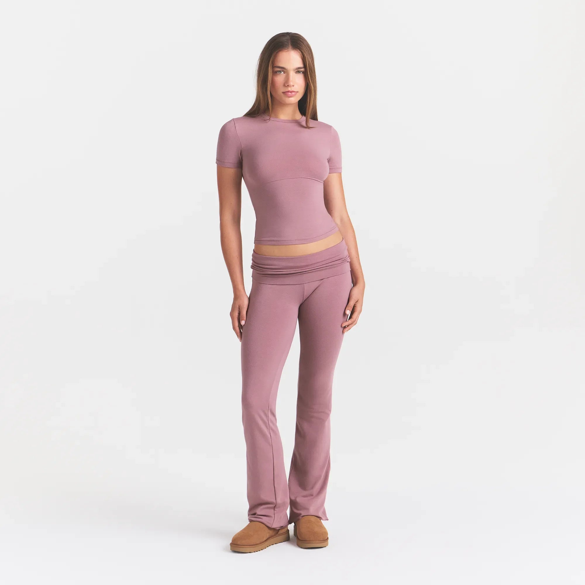 COTTON JERSEY T-SHIRT | MUTED MAUVE ON A MODEL FRONT VIEW @ | FOCUS: 0.0, 1.0, 0.9