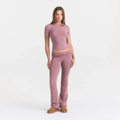 COTTON JERSEY T-SHIRT | MUTED MAUVE ON A MODEL FRONT VIEW @ | FOCUS: 0.0, 1.0, 0.9