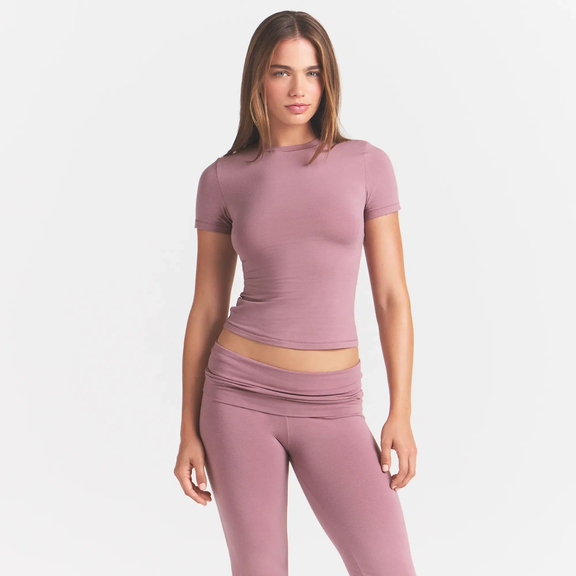 COTTON JERSEY T-SHIRT | MUTED MAUVE ON A MODEL FRONT VIEW @ | FOCUS: 0.0, 1.0, 0.9