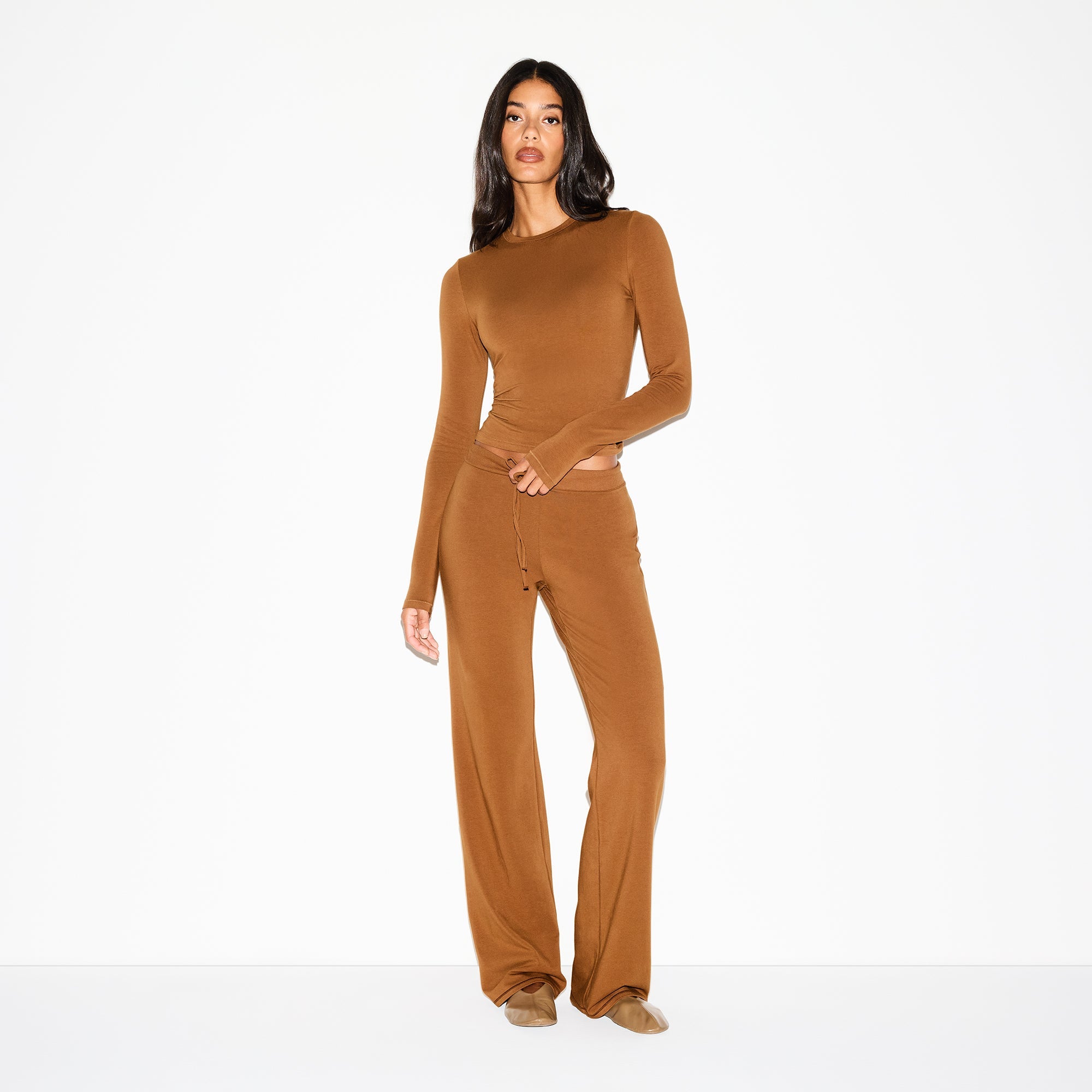 COTTON JERSEY LONG SLEEVE T-SHIRT | CHAI ON A MODEL FRONT VIEW @ | FOCUS: 0.0, 1.0, 0.9