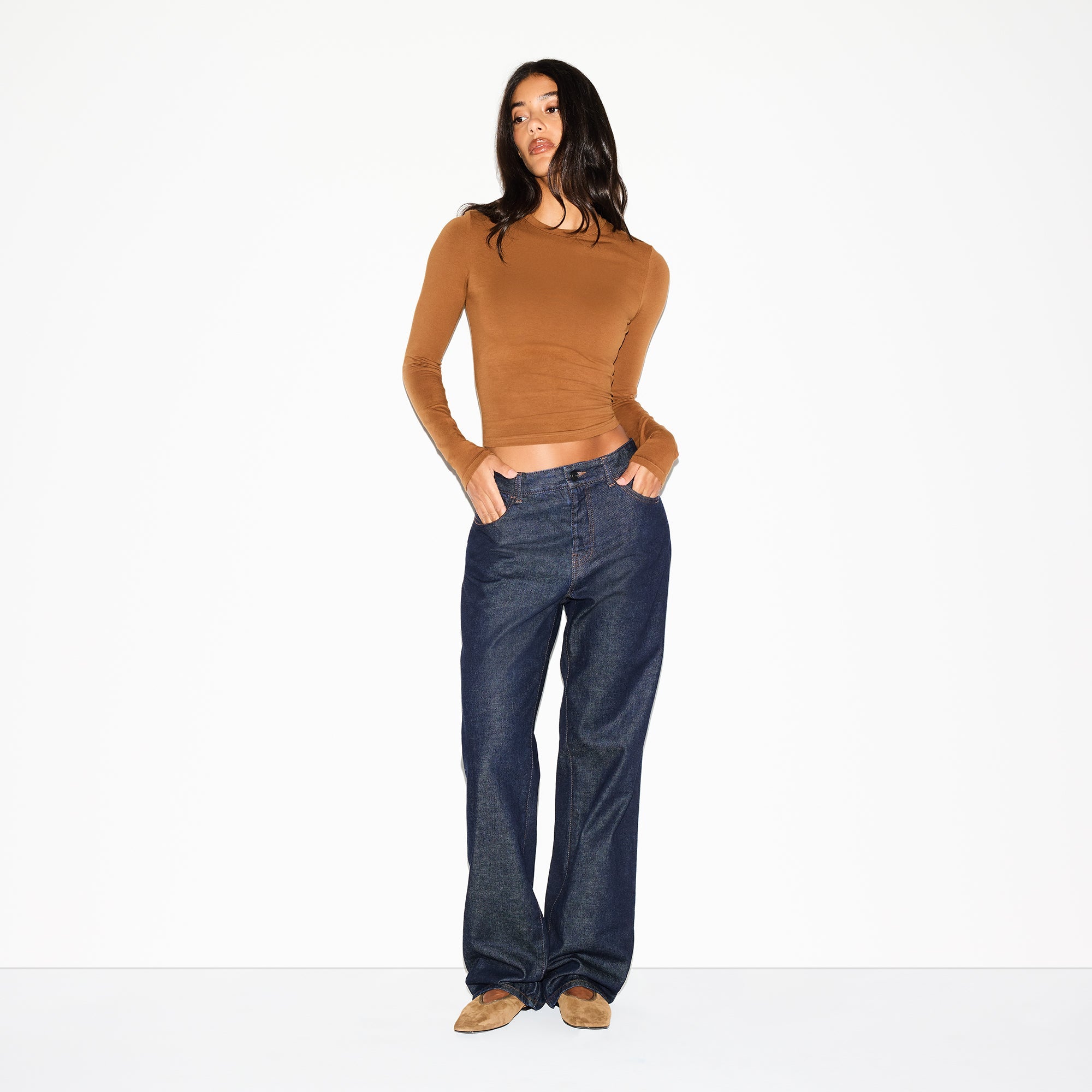 COTTON JERSEY LONG SLEEVE T-SHIRT | CHAI ON A MODEL FRONT VIEW @ | FOCUS: 0.0, 1.0, 0.9