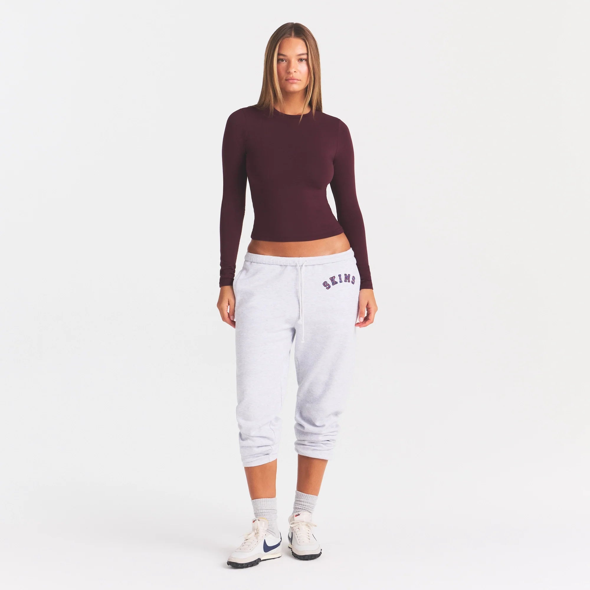 COTTON JERSEY LONG SLEEVE T-SHIRT | CURRANT & LAYS FLAT ON A WHITE BACKGROUND | FLT @ | FOCUS: 0.0, 1.0, 0.9
