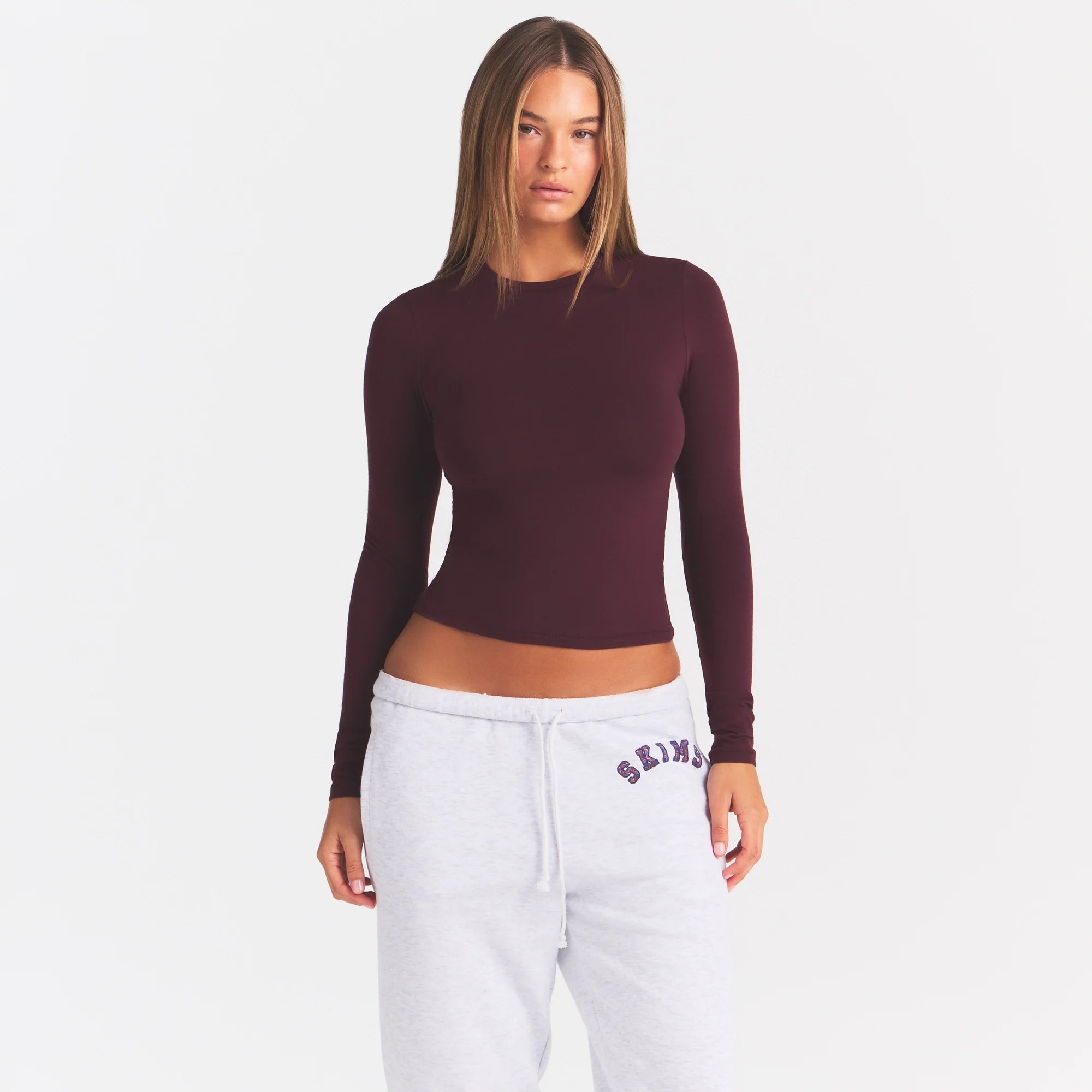 COTTON JERSEY LONG SLEEVE T-SHIRT | CURRANT & LAYS FLAT ON A WHITE BACKGROUND | FLT @ | FOCUS: 0.0, 1.0, 0.9