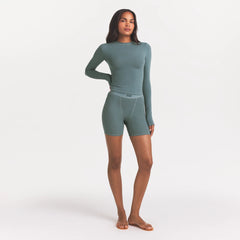 COTTON JERSEY LONG SLEEVE T-SHIRT | KYANITE ON A MODEL FRONT VIEW