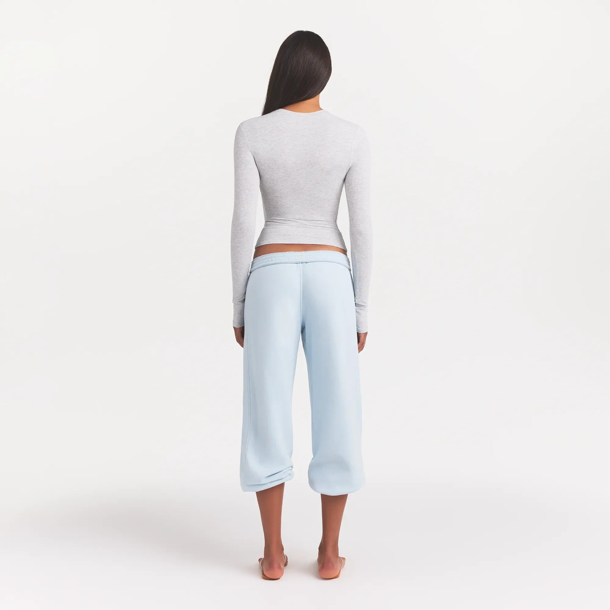 COTTON JERSEY LONG SLEEVE T-SHIRT | LIGHT HEATHER GREY ON A MODEL BACK VIEW @ | FOCUS: 0.0, 1.0, 0.9