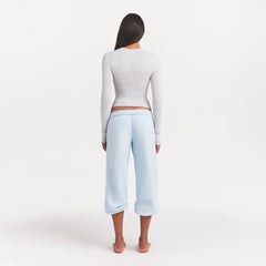 COTTON JERSEY LONG SLEEVE T-SHIRT | LIGHT HEATHER GREY ON A MODEL BACK VIEW @ | FOCUS: 0.0, 1.0, 0.9
