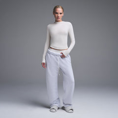 COTTON JERSEY LONG SLEEVE T-SHIRT | MARBLE ON A MODEL FRONT VIEW | FOCUS: 0.0, 1.0, 0.9