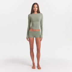 COTTON JERSEY LONG SLEEVE T-SHIRT | MINERAL ON A MODEL FRONT VIEW