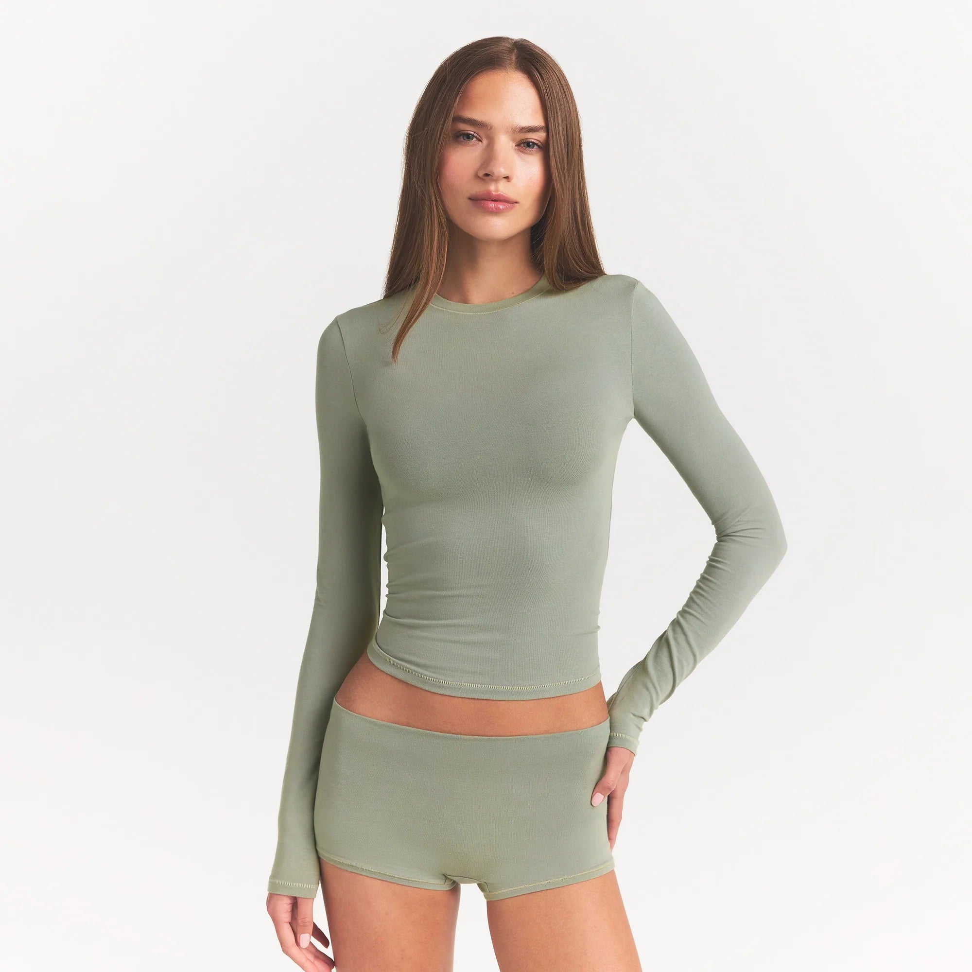 COTTON JERSEY LONG SLEEVE T-SHIRT | MINERAL ON A MODEL FRONT VIEW