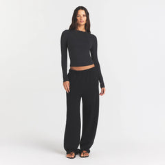 COTTON JERSEY LONG SLEEVE T-SHIRT | SOOT ON A MODEL FRONT VIEW @ | FOCUS: 0.0, 1.0, 0.9