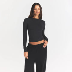 COTTON JERSEY LONG SLEEVE T-SHIRT | SOOT ON A MODEL FRONT VIEW @ | FOCUS: 0.0, 1.0, 0.9