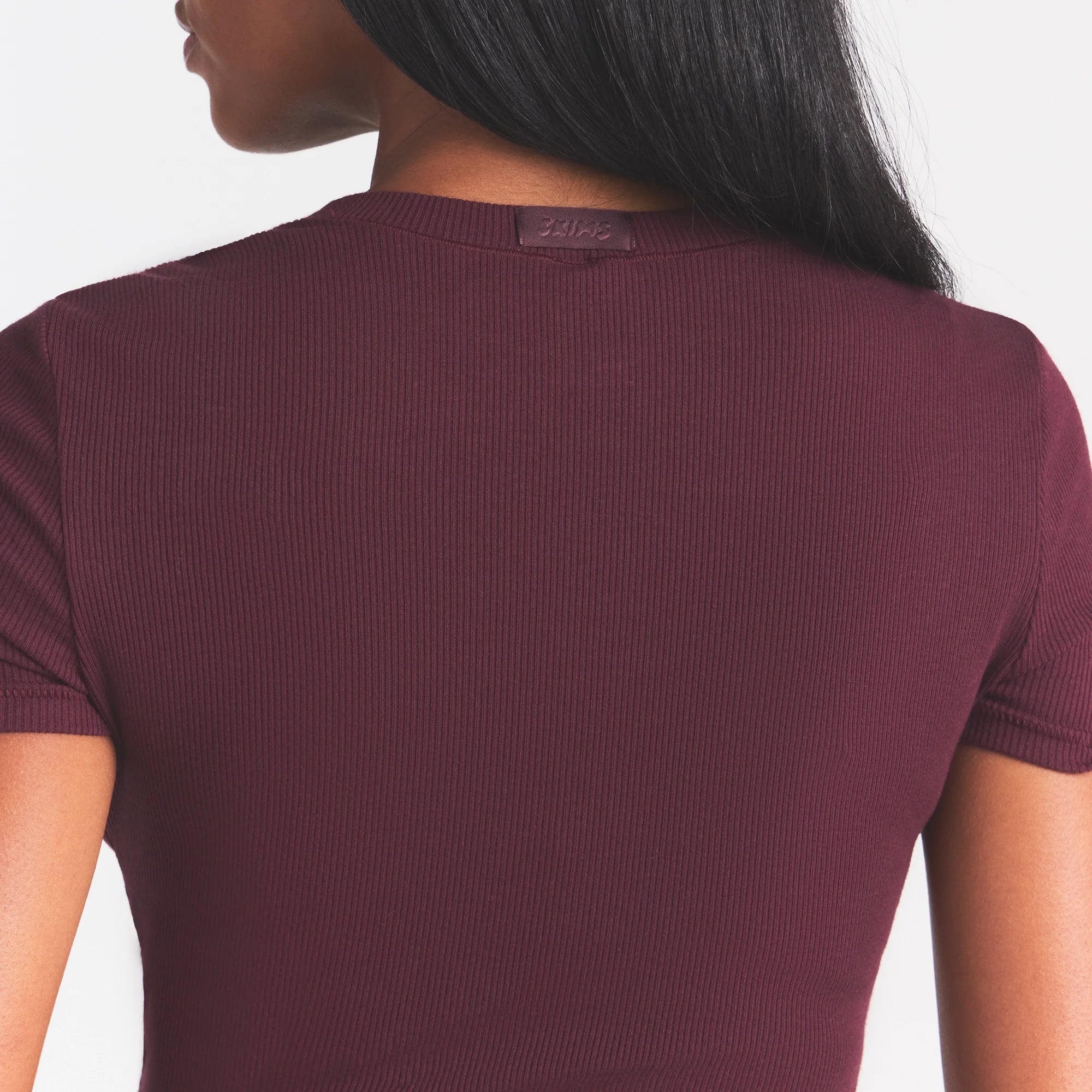 COTTON RIB T-SHIRT | CURRANT ON A MODEL | FLT@ | FOCUS: 0.0, 1.0, 0.9
