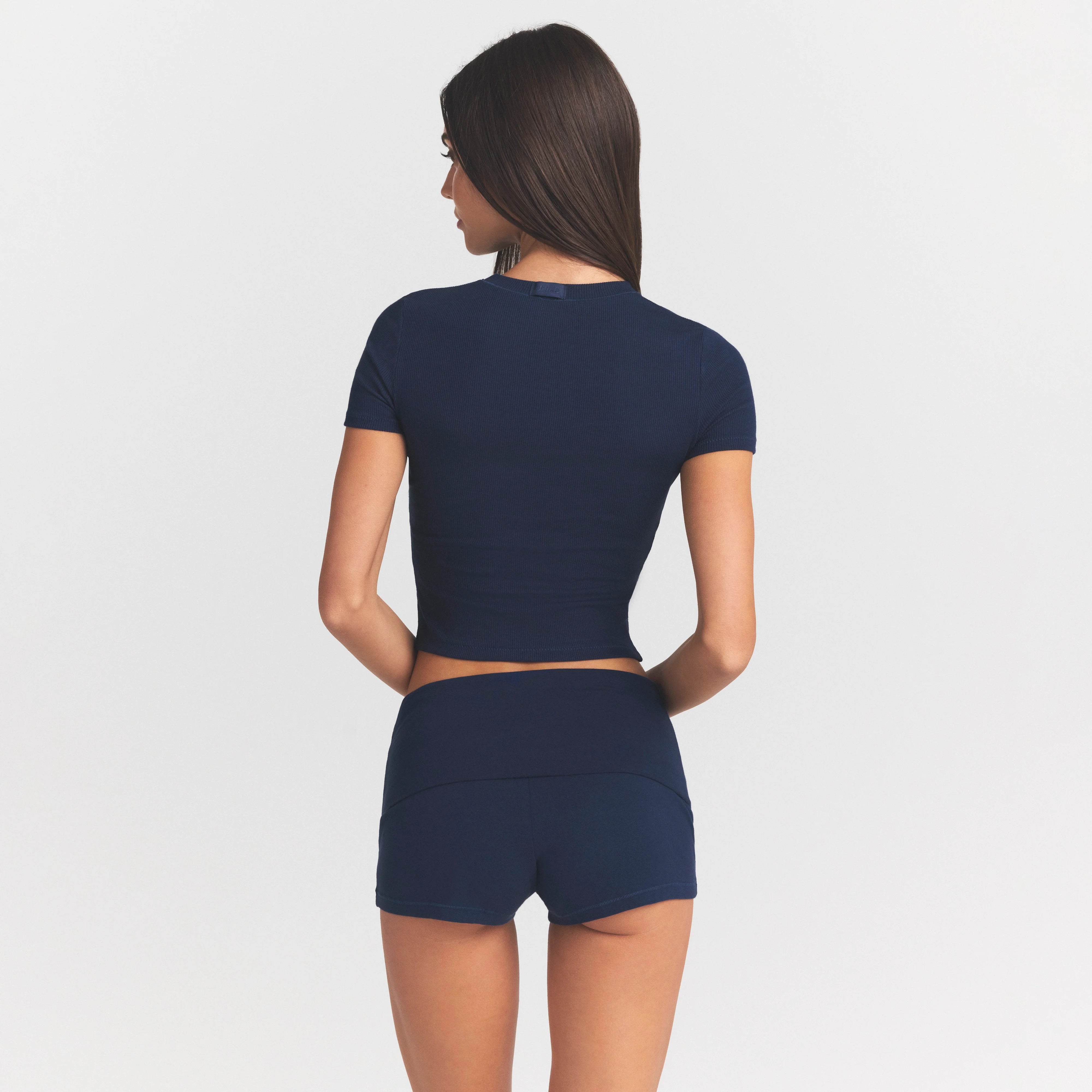 COTTON RIB T-SHIRT | NAVY ON A MODEL SIDE VIEW @ | FOCUS: 0.0, 1.0, 0.9