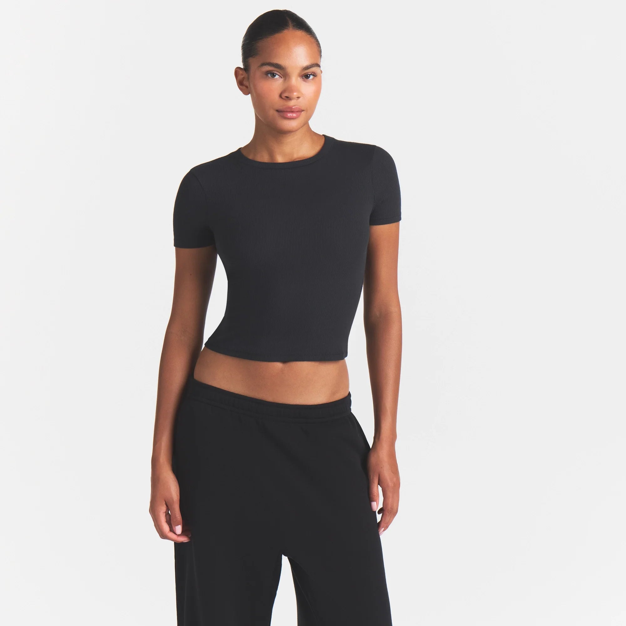 COTTON RIB T-SHIRT | SOOT ON A MODEL SIDE VIEW @ | FOCUS: 0.0, 1.0, 0.9