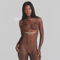 SKIMS ULTIMATE TEARDROP T-SHIRT BRA | JASPER ON A MODEL SIDE VIEW @ | FOCUS: 0.0, 1.0, 0.9