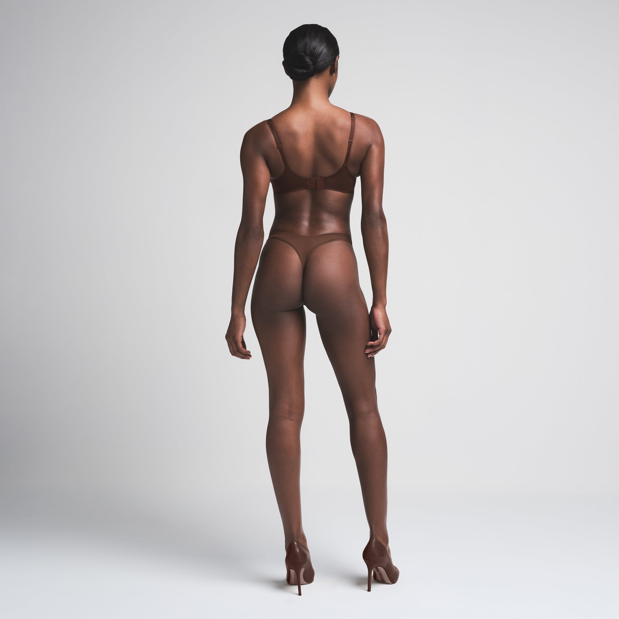 SKIMS ULTIMATE BALCONETTE PUSH-UP BRA | COCOA ON A MODEL FRONT VIEW | FOCUS: 0.0, 1.0, 0.9