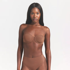 SMOOTHING INTIMATES UNLINED STRAPLESS BRA | JASPER ON A MODEL FRONT VIEW @ | FOCUS: 0.0, 1.0, 0.9