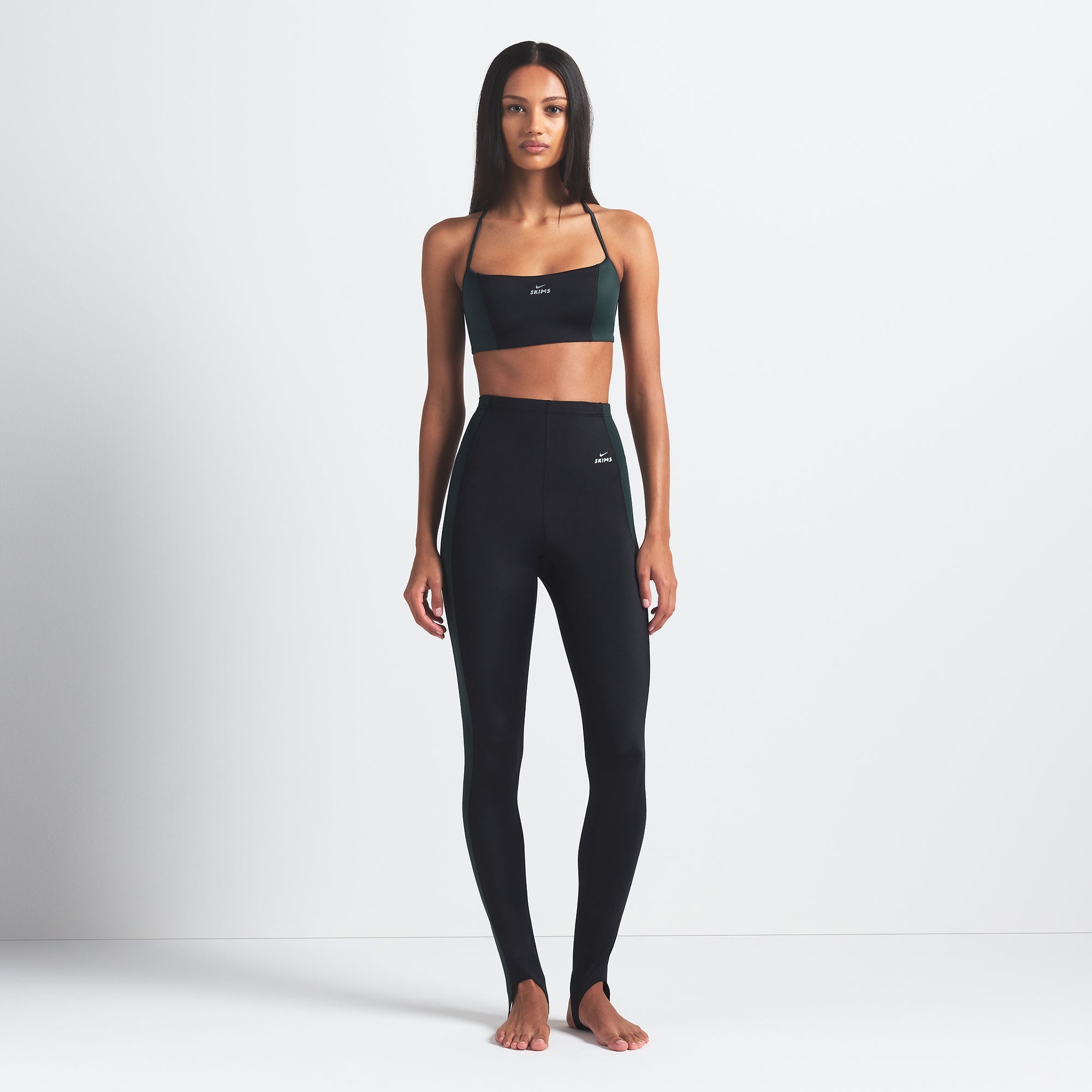 NikeSKIMS SHINE MICRO SCOOP BRA | OBSIDIAN AND DARK TEAL ON A MODEL FRONT VIEW @ | FOCUS: 0.0, 1.0, 0.9
