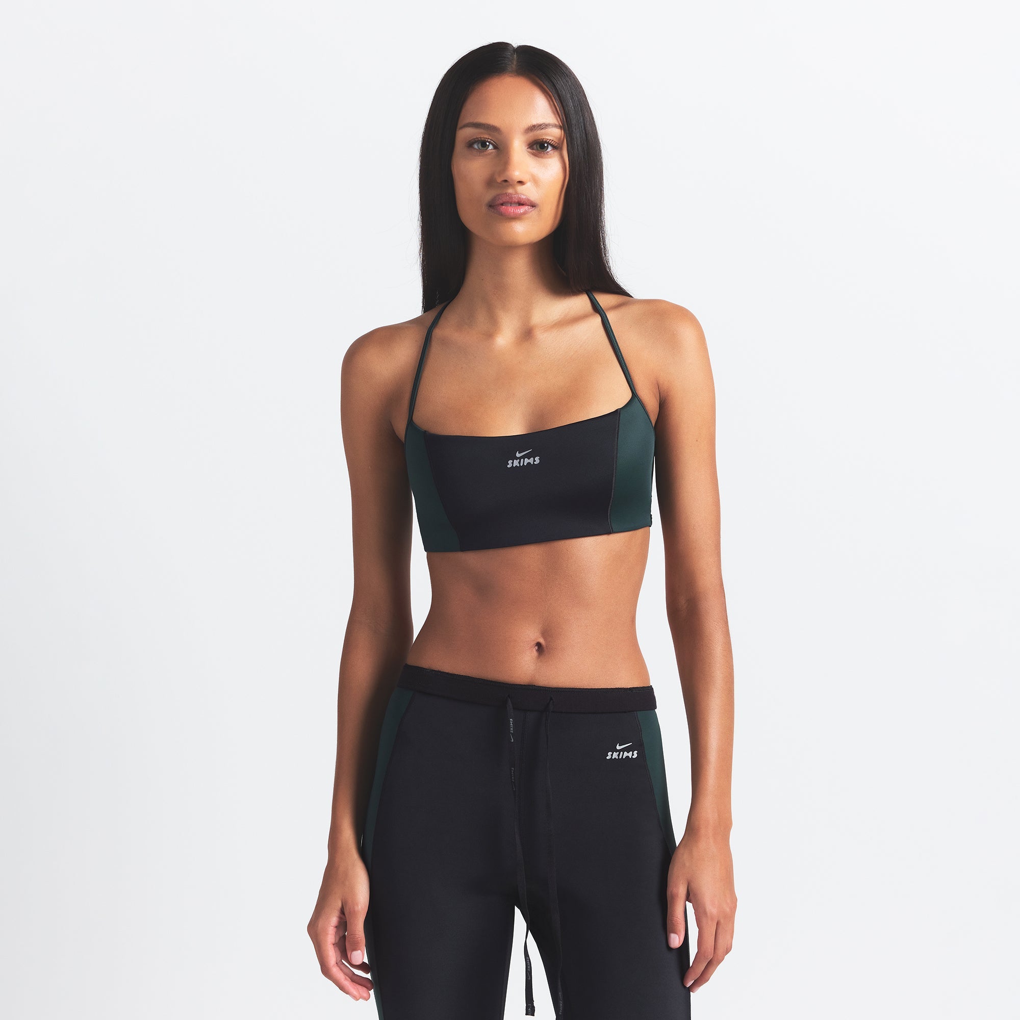 NikeSKIMS SHINE MICRO SCOOP BRA | OBSIDIAN AND DARK TEAL ON A MODEL FRONT VIEW @ | FOCUS: 0.0, 1.0, 0.9