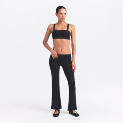 NikeSKIMS MATTE AND SHINE STRAIGHT NECK BRA | OBSIDIAN/IGNEOUS ON A MODEL FRONT VIEW @ | FOCUS: 0.0, 1.0, 0.9