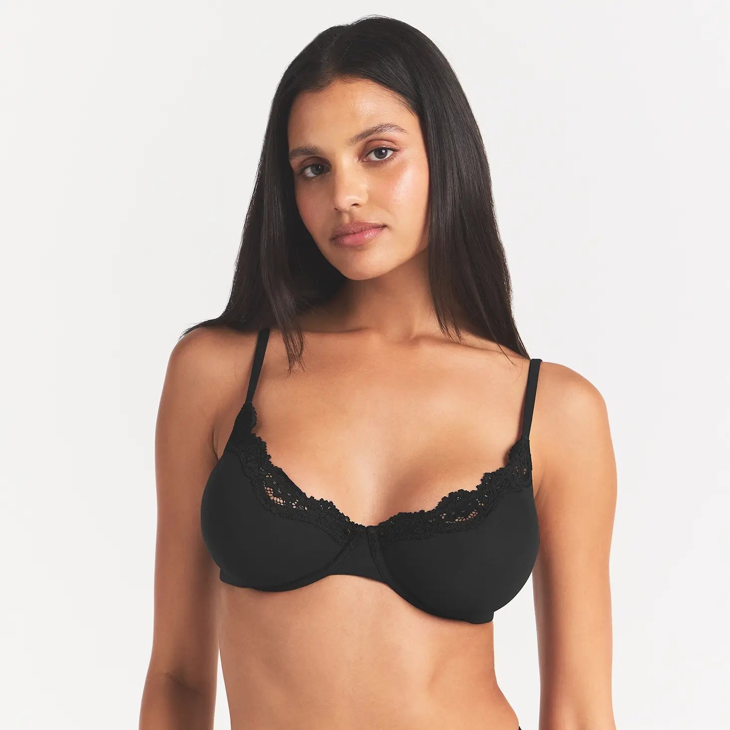 FITS EVERYBODY LACE UNLINED SCOOP BRA | ONYX ON A MODEL BACK VIEW @ | FOCUS: 0.0, 1.0, 0.9