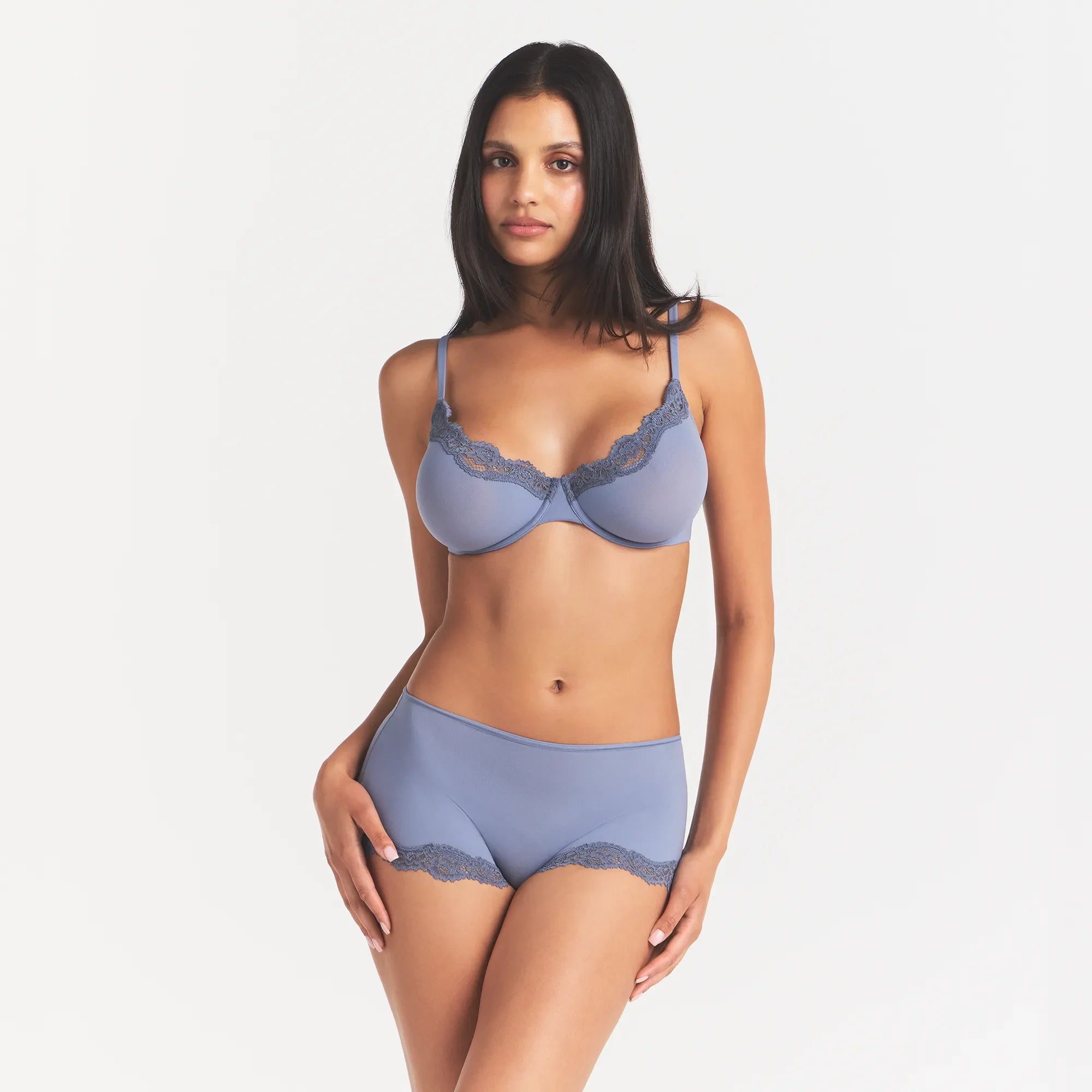 FITS EVERYBODY LACE UNLINED SCOOP BRA | SLATE TONAL ON A MODEL | FOCUS: 0.0, 1.0, 0.9