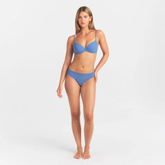 FITS EVERYBODY T-SHIRT BRA | ARCTIC ON A MODEL FRONT VIEW @ | FOCUS: 0.0, 1.0, 0.9