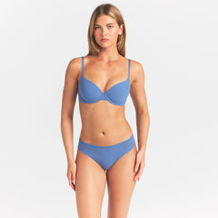FITS EVERYBODY T-SHIRT BRA | ARCTIC ON A MODEL SIDE VIEW @ | FOCUS: 0.0, 1.0, 0.9