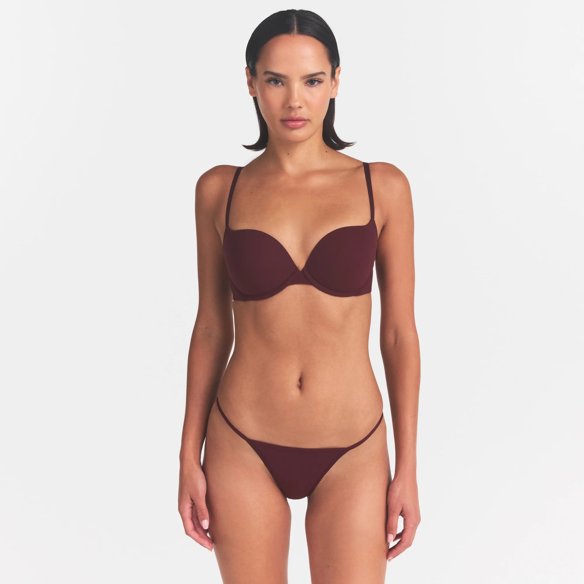 FITS EVERYBODY PUSH-UP BRA | CURRANT ON A MODEL | FOCUS: 0.0, 1.0, 0.9