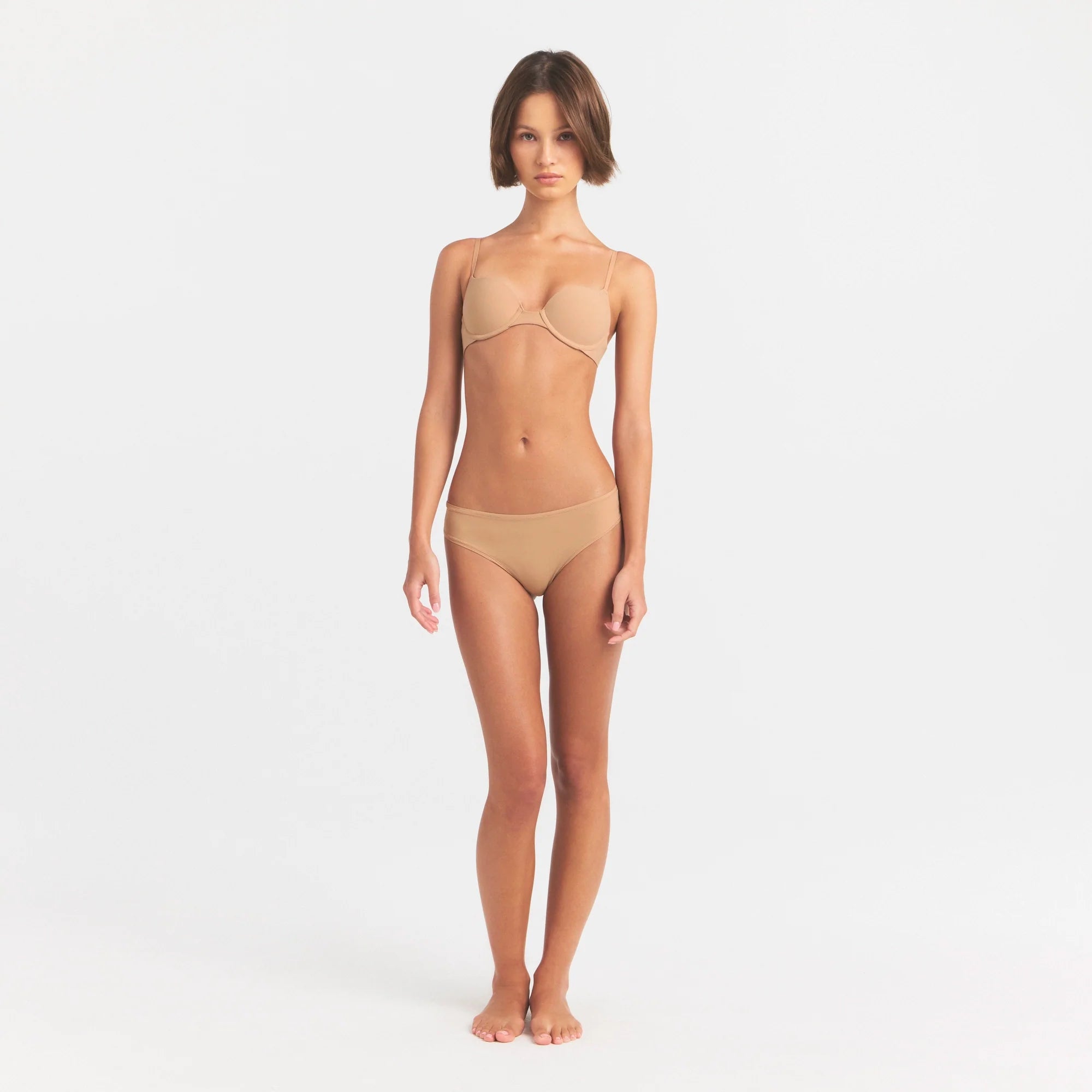 FITS EVERYBODY PUSH-UP BRA | OCHRE ON A MODEL FRONT VIEW @ | FOCUS: 0.0, 1.0, 0.9