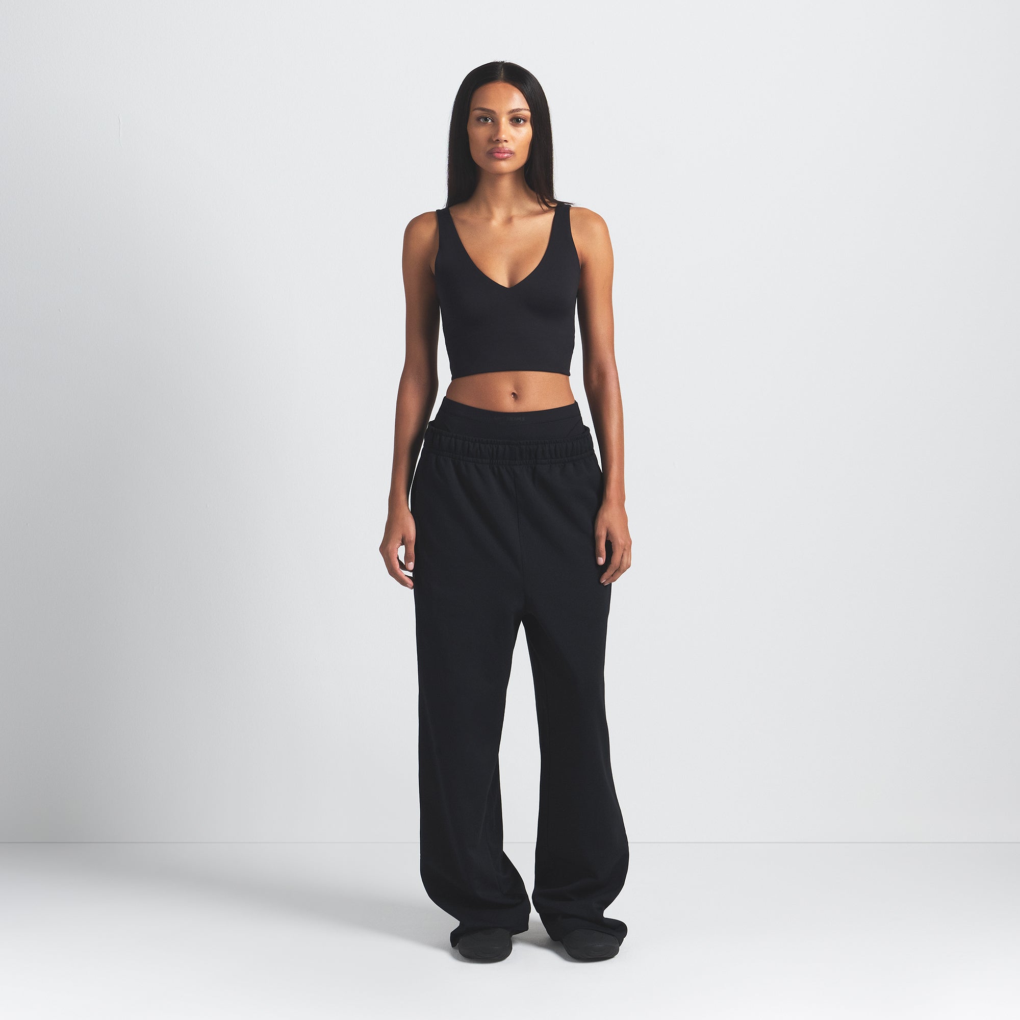 NikeSKIMS MATTE V-NECK BRA TOP | OBSIDIAN ON A MODEL FRONT VIEW @ | FOCUS: 0.0, 1.0, 0.9
