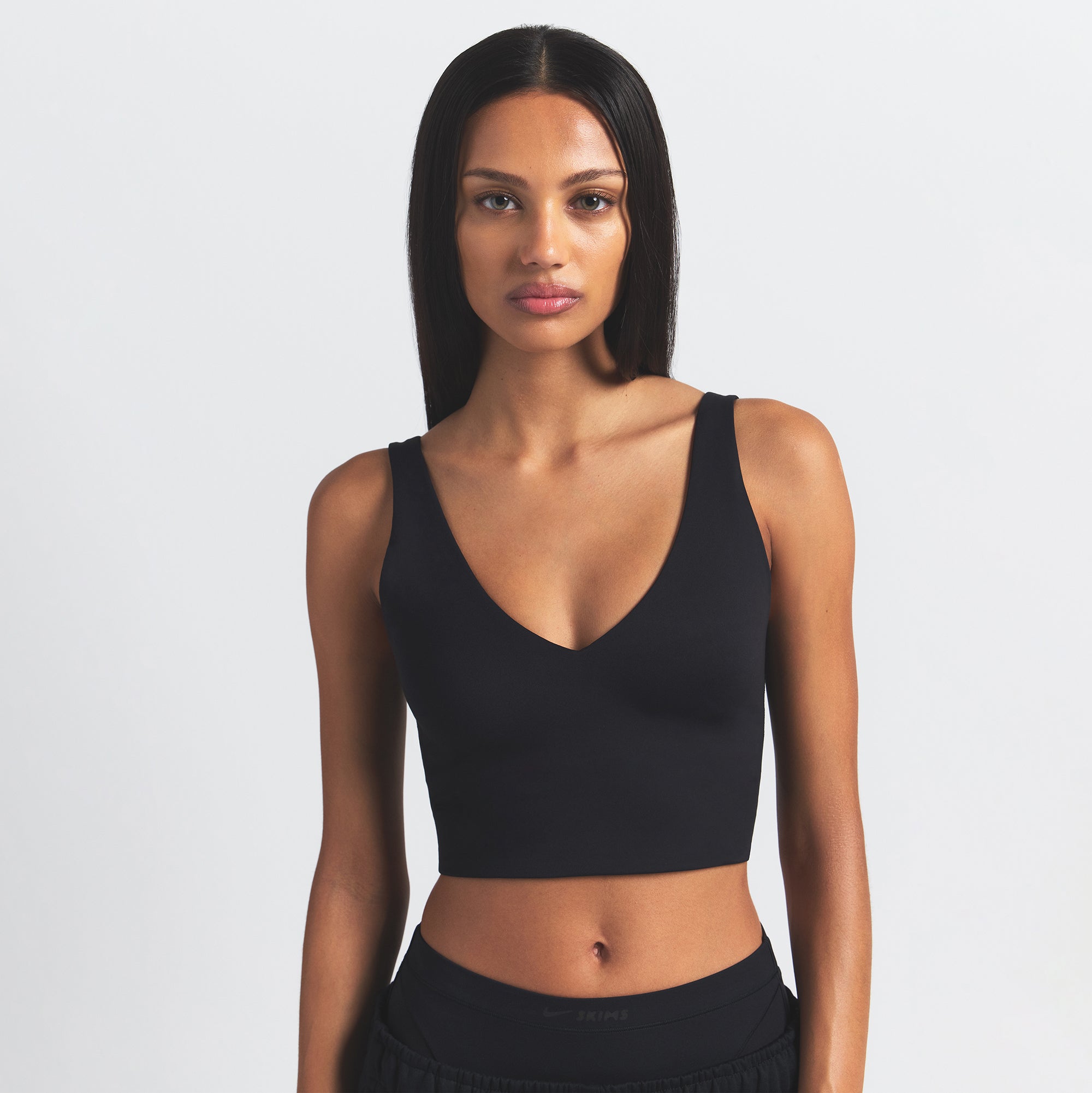 NikeSKIMS MATTE V-NECK BRA TOP | OBSIDIAN ON A MODEL FRONT VIEW @ | FOCUS: 0.0, 1.0, 0.9