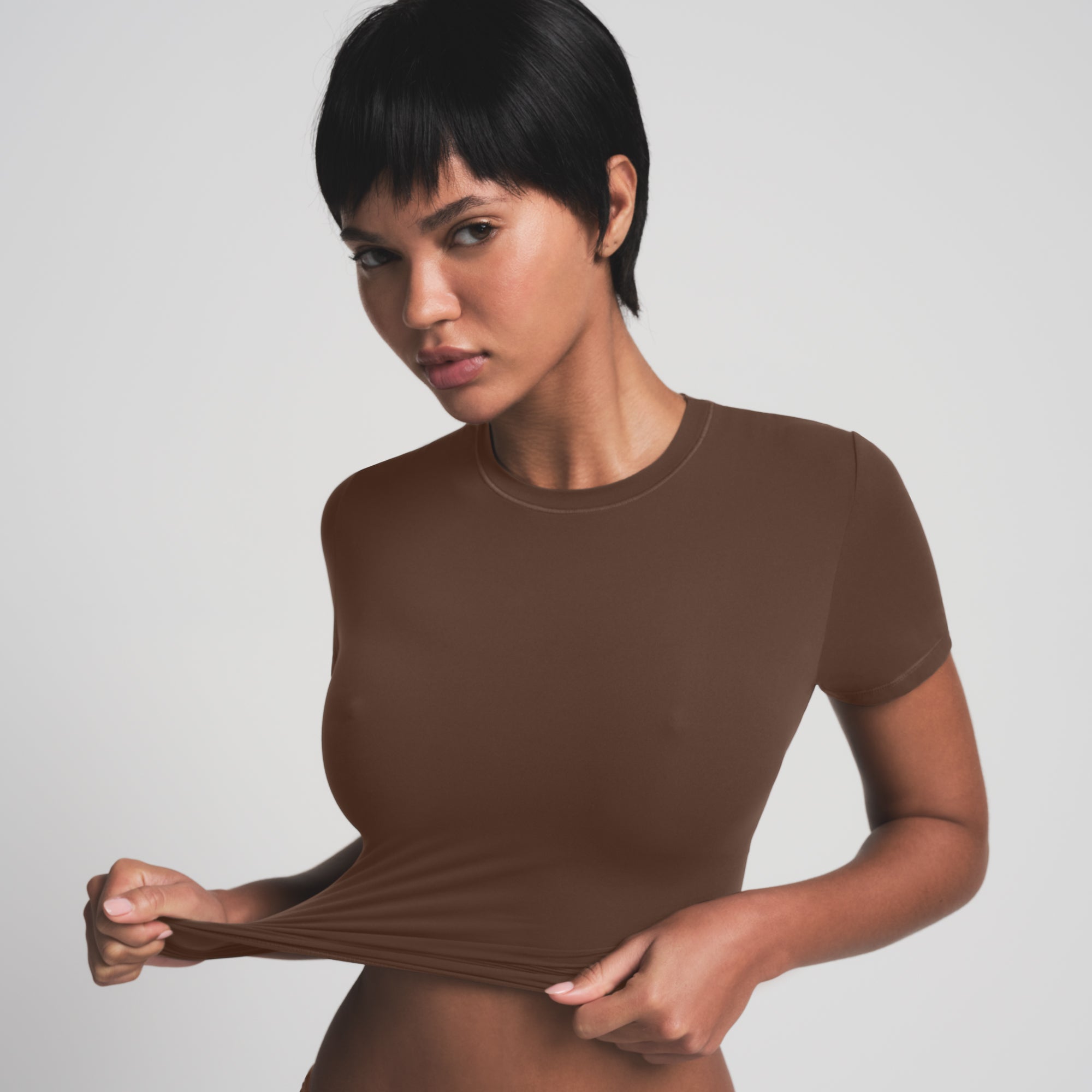 SKIMS ULTIMATE BRA NIPPLE PUSH-UP BRA | JASPER ON A MODEL FRONT VIEW | FOCUS: 0.0, 1.0, 0.9