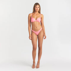 SKIMS ULTIMATE TEARDROP PUSH-UP BRA | MELON ON A MODEL FRONT VIEW @ | FOCUS: 0.0, 1.0, 0.9
