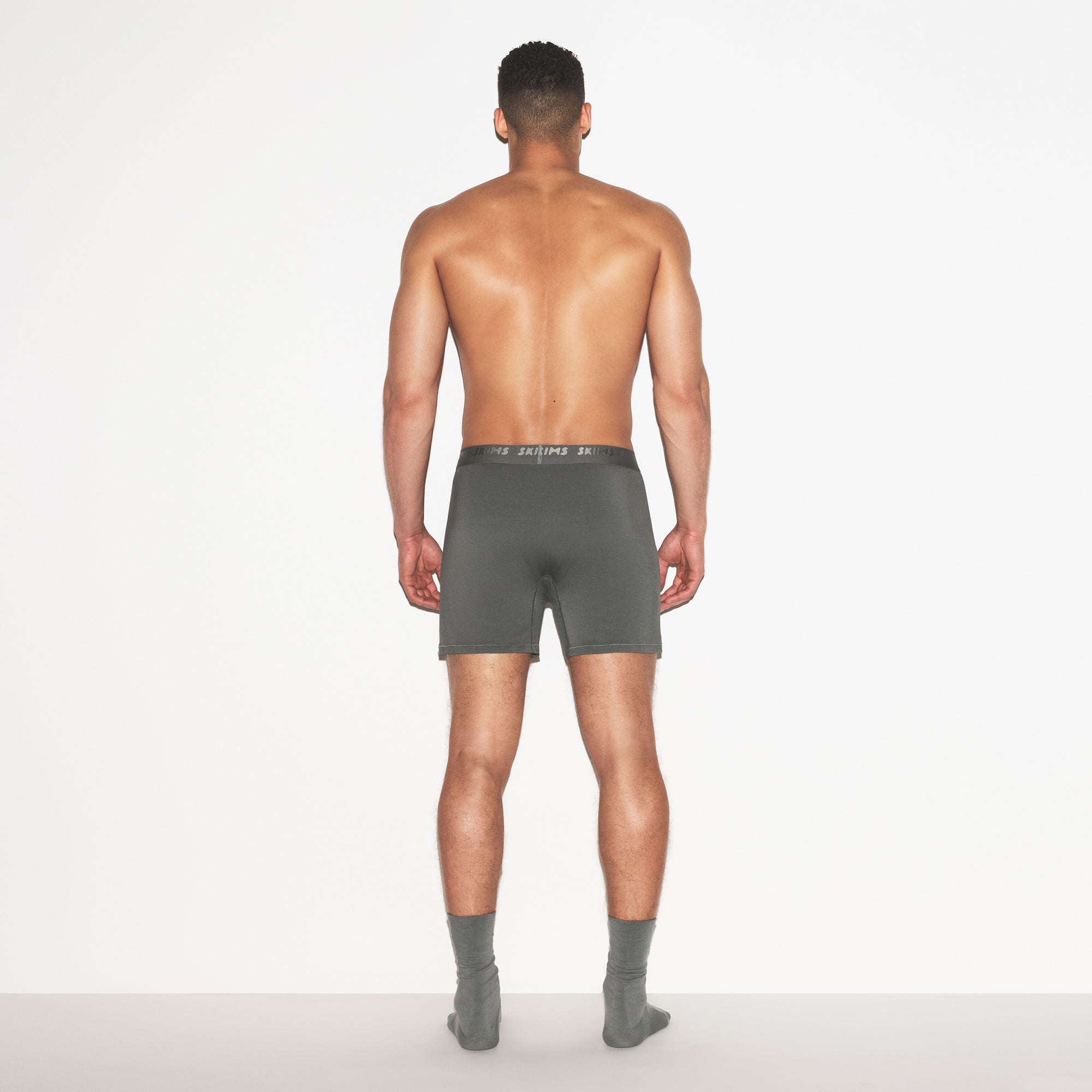SKIMS STRETCH MENS KNIT BOXER 3-PACK | GUNMETAL MULTI ON A MODEL FRONT VIEW | FOCUS: 0.0, 1.0, 0.9