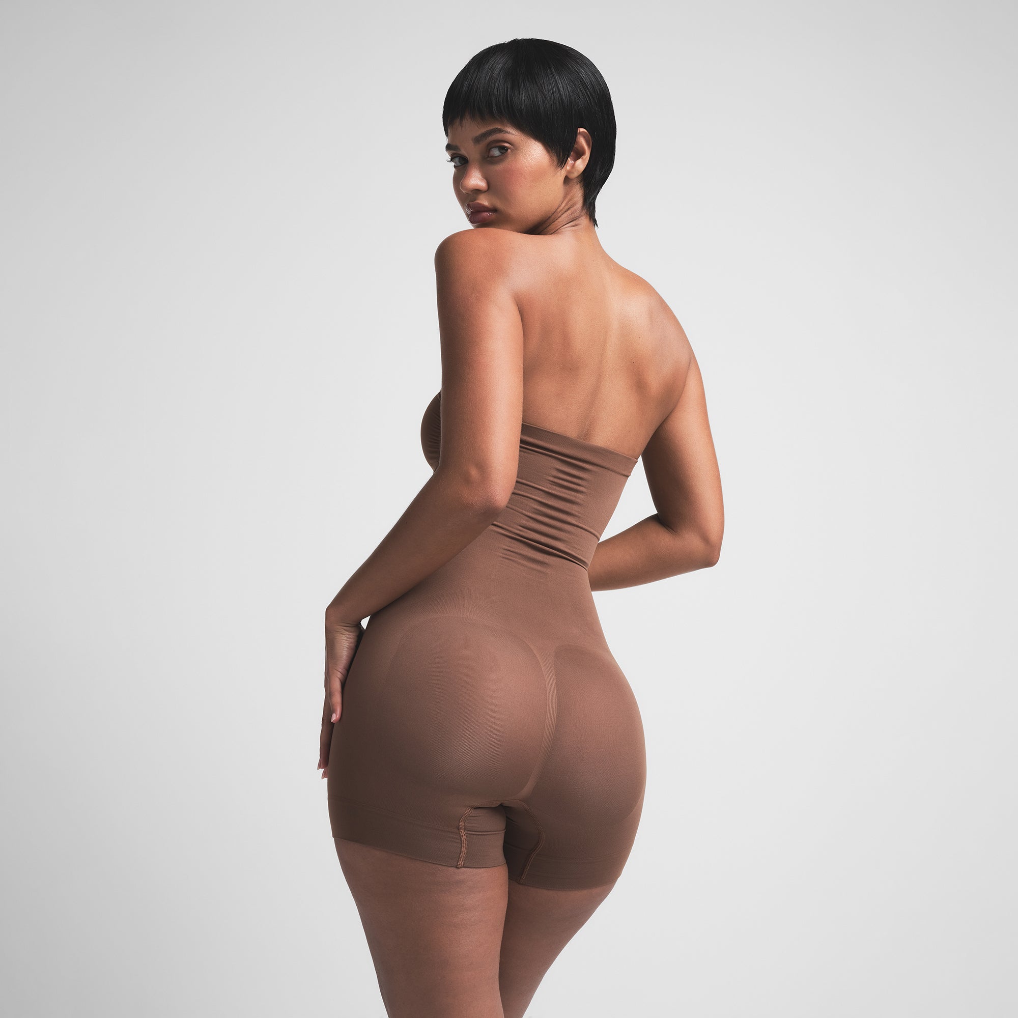 SEAMLESS SCULPT STRAPLESS SHORTIE BODYSUIT | JASPER ON A MODEL BACK VIEW