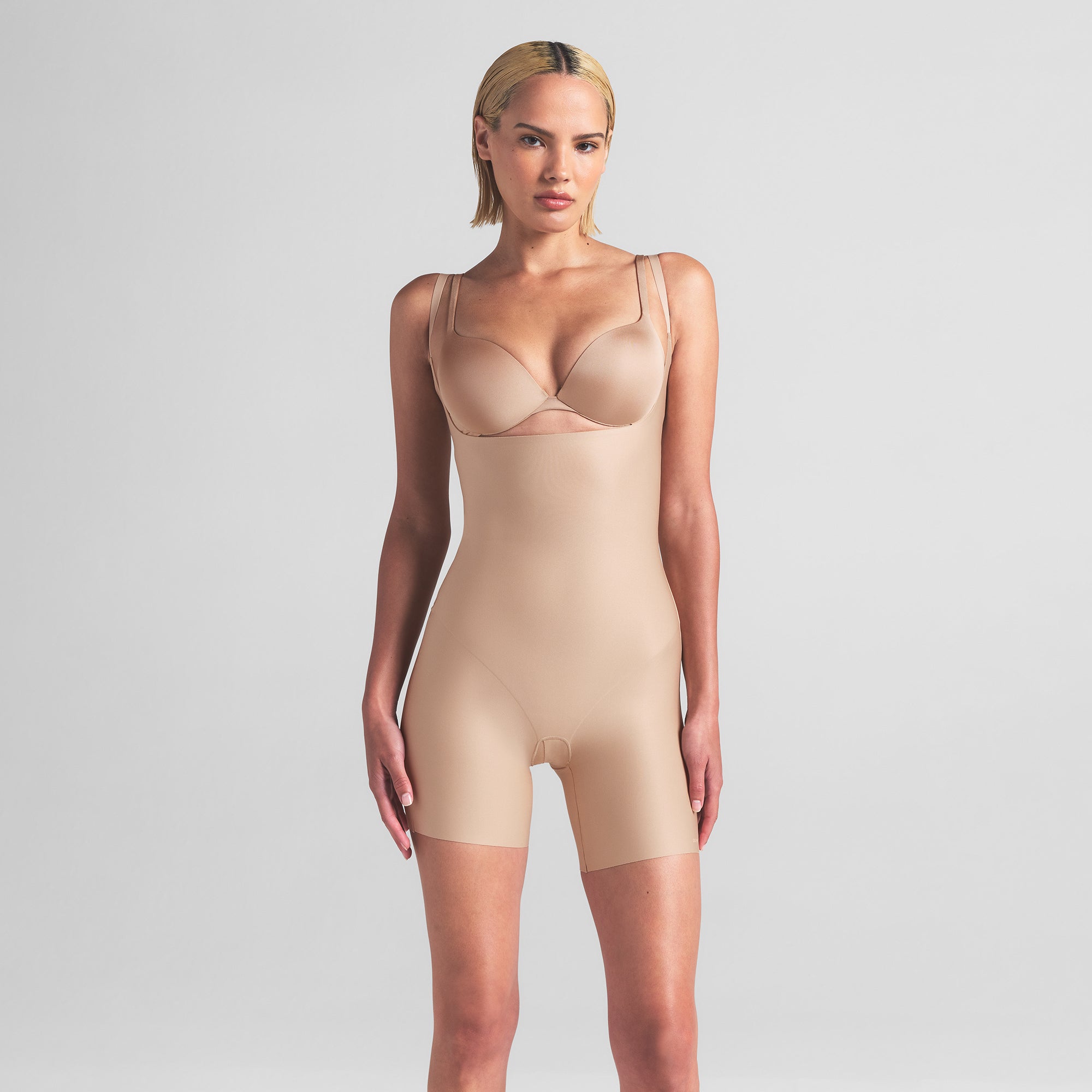 SKIMS BODY CORE SCULPT OPEN BUST MID THIGH BODYSUIT | CLAY ON A MODEL FRONT VIEW