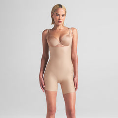 SKIMS BODY CORE SCULPT OPEN BUST MID THIGH BODYSUIT | CLAY ON A MODEL FRONT VIEW