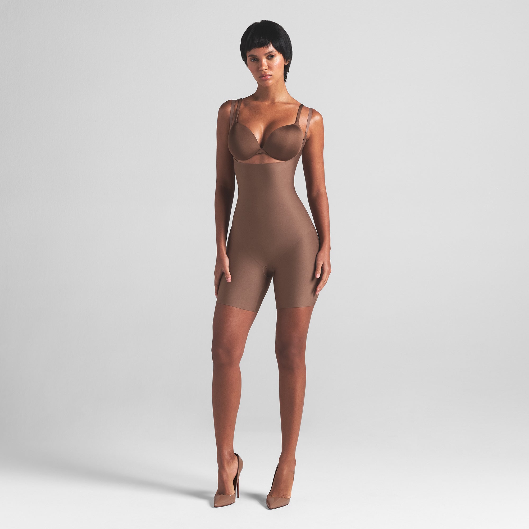 SKIMS BODY CORE SCULPT OPEN BUST MID THIGH BODYSUIT | JASPER ON A MODEL FRONT VIEW