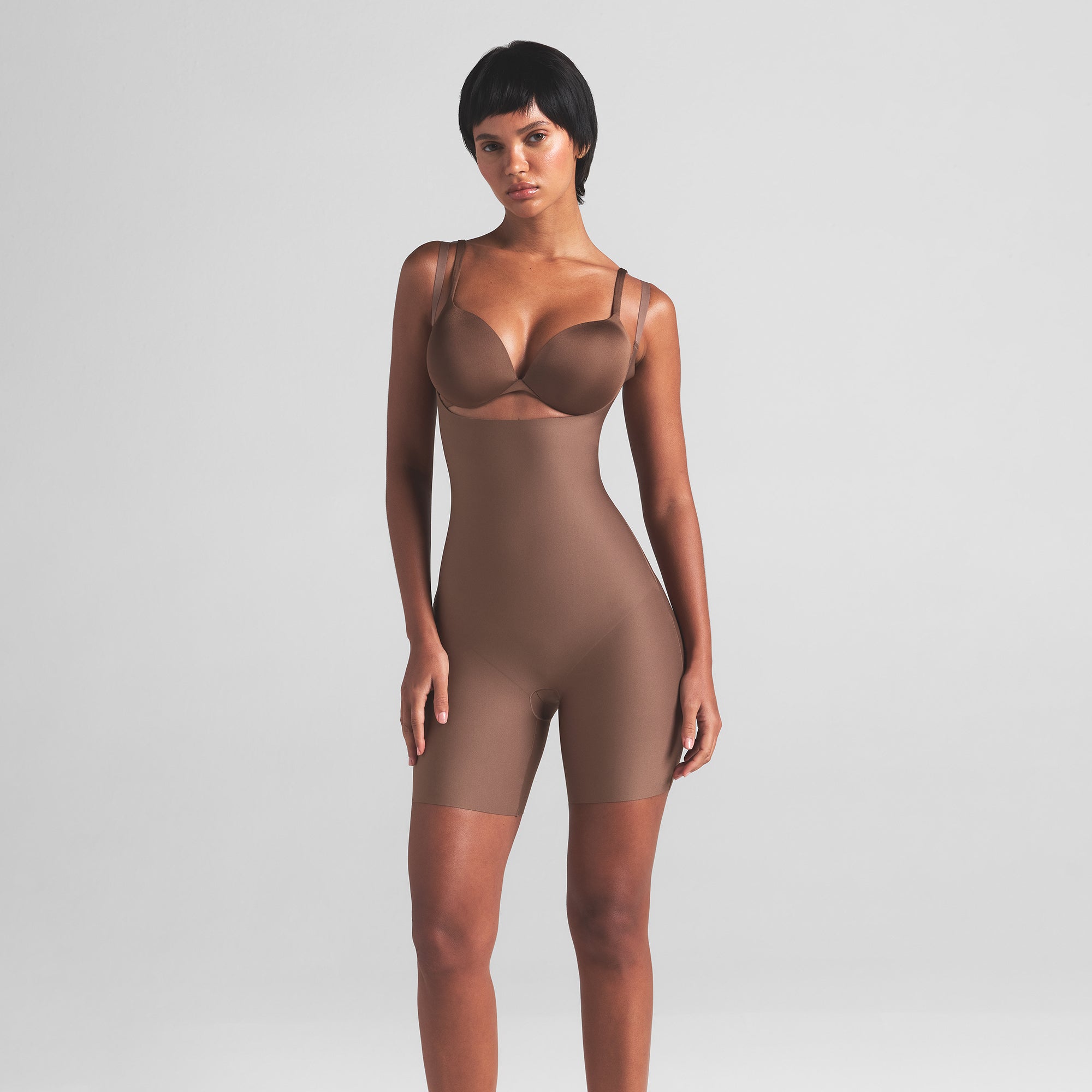 SKIMS BODY CORE SCULPT OPEN BUST MID THIGH BODYSUIT | JASPER ON A MODEL FRONT VIEW
